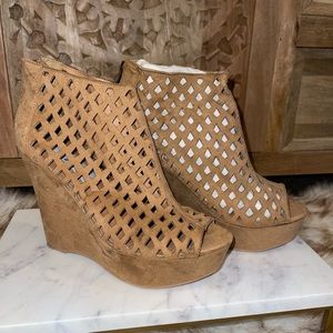 NWOT Chelsea & Zoe Suede Open Toe Wedges